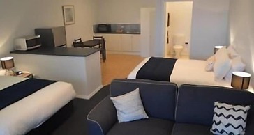 Penguin Seaside Motel