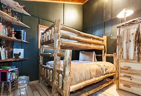 Treehouse by the Stream