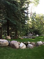 Treehouse by the Stream