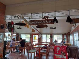 Scenic Riverside Resort