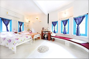 Scenic Riverside Resort