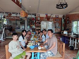 Scenic Riverside Resort