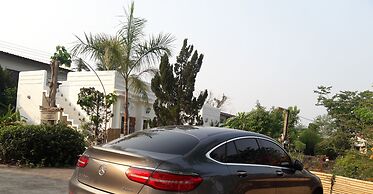 Scenic Riverside Resort