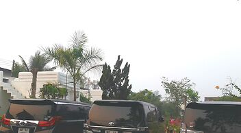 Scenic Riverside Resort