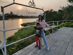 Scenic Riverside Resort