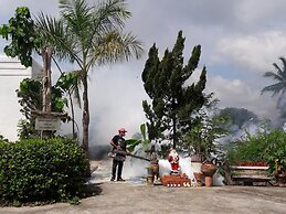 Scenic Riverside Resort