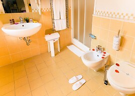 Diana Inn Accomodations