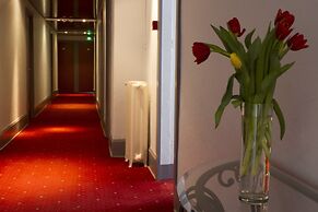 Brit Hotel Roanne - Le Grand Hotel