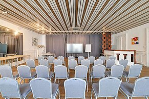 Brit Hotel Roanne - Le Grand Hotel