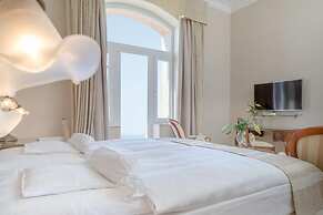 Miramar Hotel