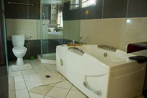 De' Bliss Hotel and Suites