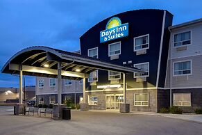Days Inn & Suites by Wyndham Warman