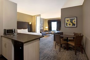 Days Inn & Suites by Wyndham Warman