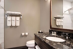 Days Inn & Suites by Wyndham Warman