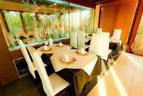 The Residence Airport & Spa