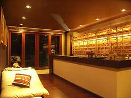 The Residence Airport & Spa