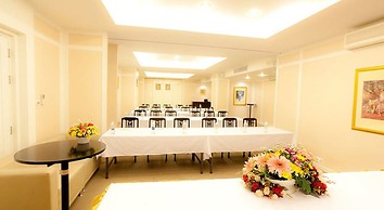 The Residence Airport & Spa