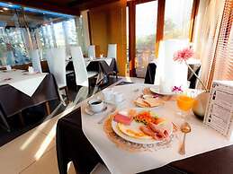 The Residence Airport & Spa