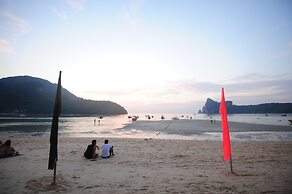 Twin Palms Hostel Phi Phi