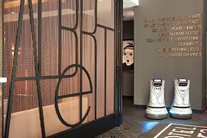 Hotel EMC2, Autograph Collection