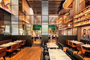 Hotel EMC2, Autograph Collection