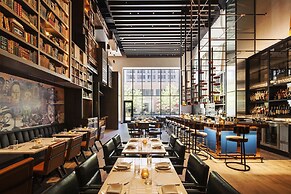 Hotel EMC2, Autograph Collection