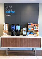 Holiday Inn Express & Suites Parkersburg East by IHG