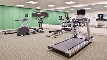 Holiday Inn Express & Suites Parkersburg East by IHG
