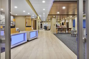 Holiday Inn Express & Suites Parkersburg East by IHG