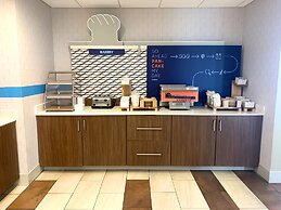 Holiday Inn Express & Suites Parkersburg East by IHG