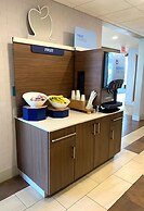 Holiday Inn Express & Suites Parkersburg East by IHG