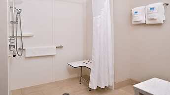 Holiday Inn Express & Suites Parkersburg East by IHG