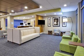 Holiday Inn Express & Suites Parkersburg East by IHG