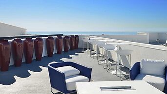 Global Luxury Suites at Marina Del Rey
