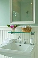 The Quogue Club at Hallock House