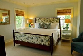 The Quogue Club at Hallock House