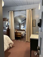 Carriage House B&B