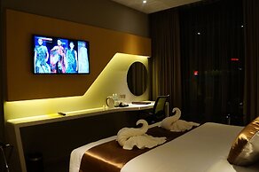 Greens Hotel & Suites