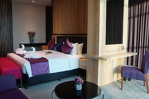 Greens Hotel & Suites