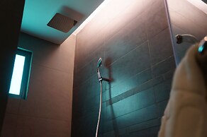 Greens Hotel & Suites