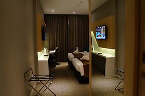 Greens Hotel & Suites