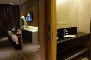 Greens Hotel & Suites