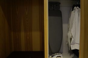 Greens Hotel & Suites