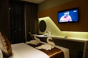 Greens Hotel & Suites