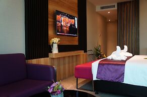 Greens Hotel & Suites