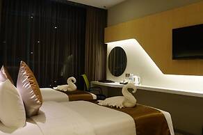 Greens Hotel & Suites