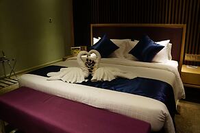 Greens Hotel & Suites