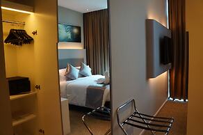 Greens Hotel & Suites