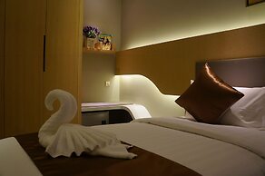 Greens Hotel & Suites