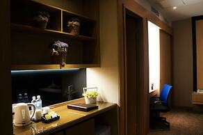 Greens Hotel & Suites